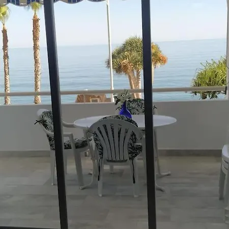 Primera Linea De Playa San Cristobal. Apartment